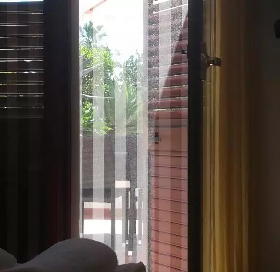 تختخواب و صبحانه Isabel