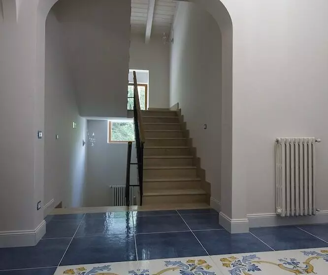 Aamiaismajoitus (B&B) Villa Alemi