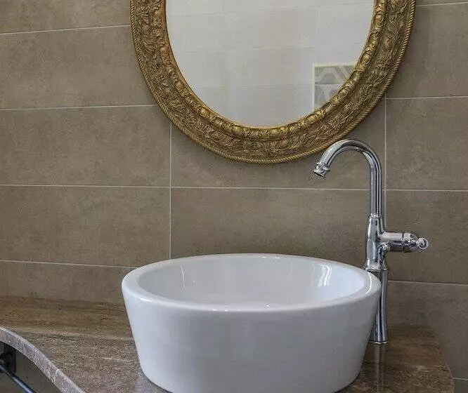 Aamiaismajoitus (B&B) Villa Alemi