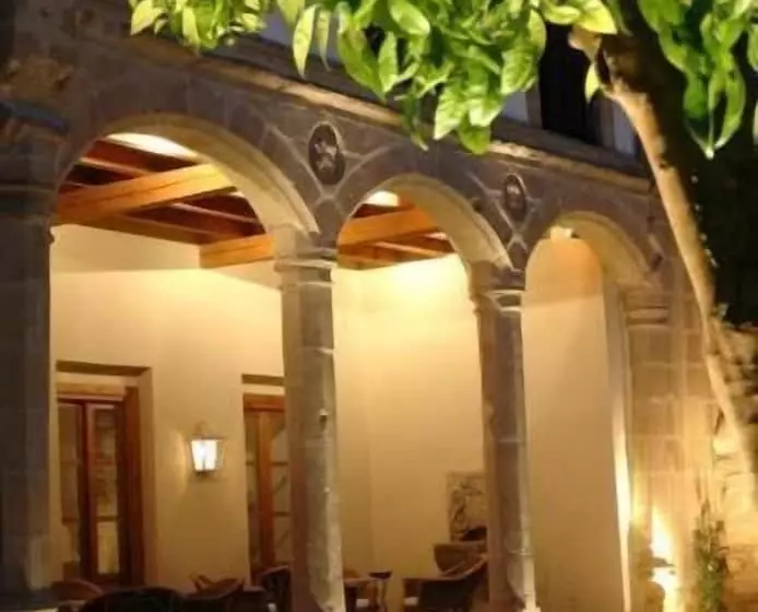 Hotel Puerta De La Luna