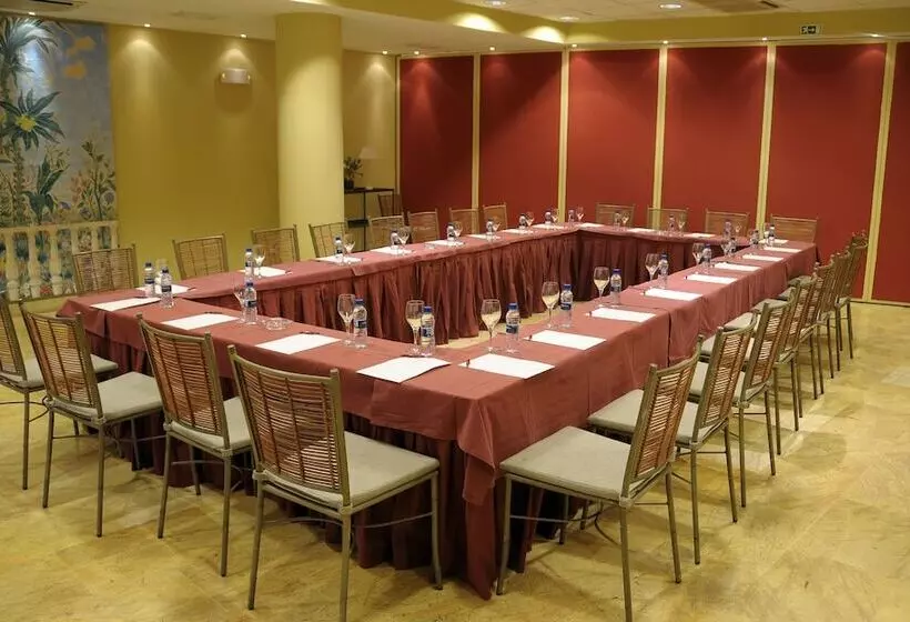 Hotel Puerta De La Luna