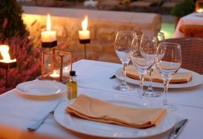 Отель Puerta De La Luna