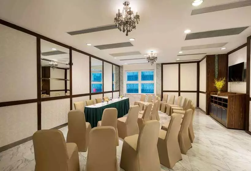 هتل Ramada Hong Kong Grand View