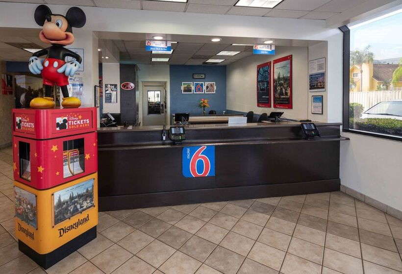Motel 6 Anaheim, Ca   Maingate