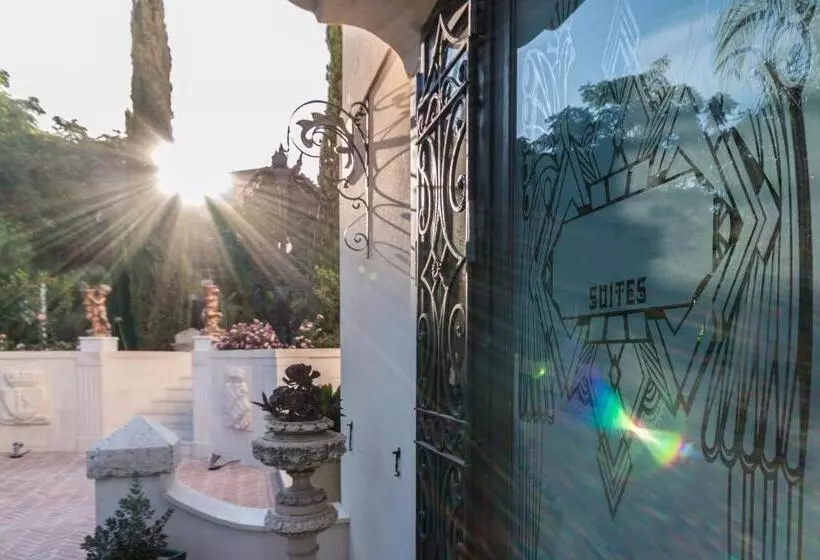 ベッドアンドブレックファースト Villa Nicolaci   Liberty Suites