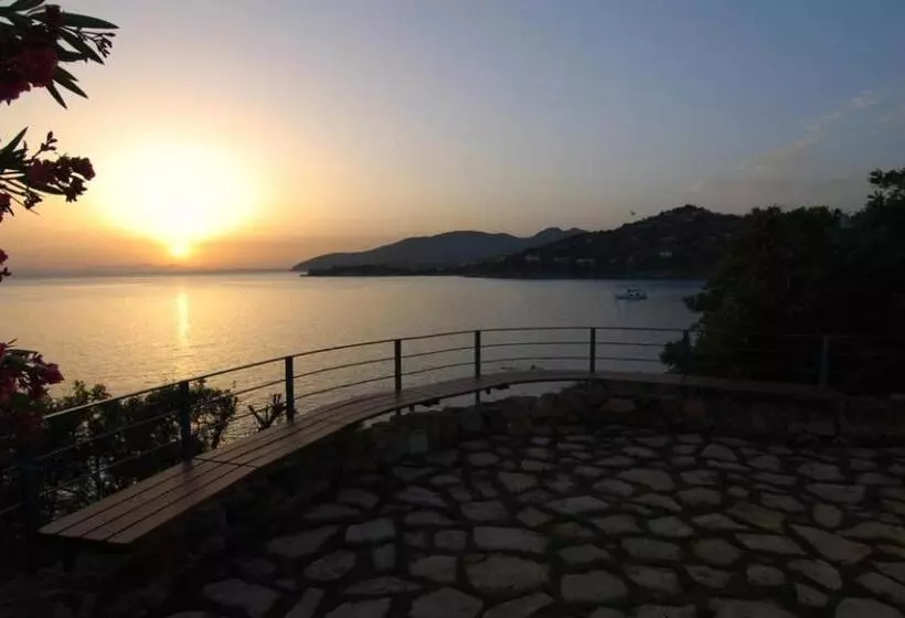 تختخواب و صبحانه Villa Stella Turchese   Iun F0243