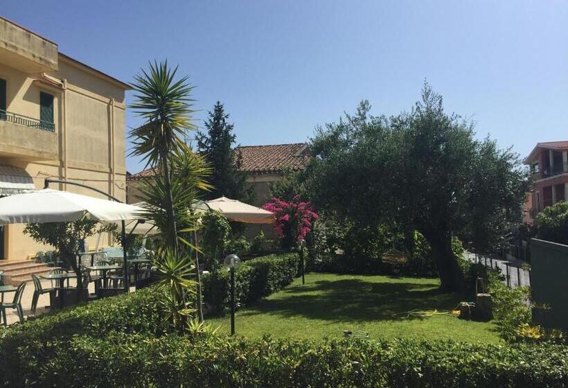 호텔 Albergo Marla