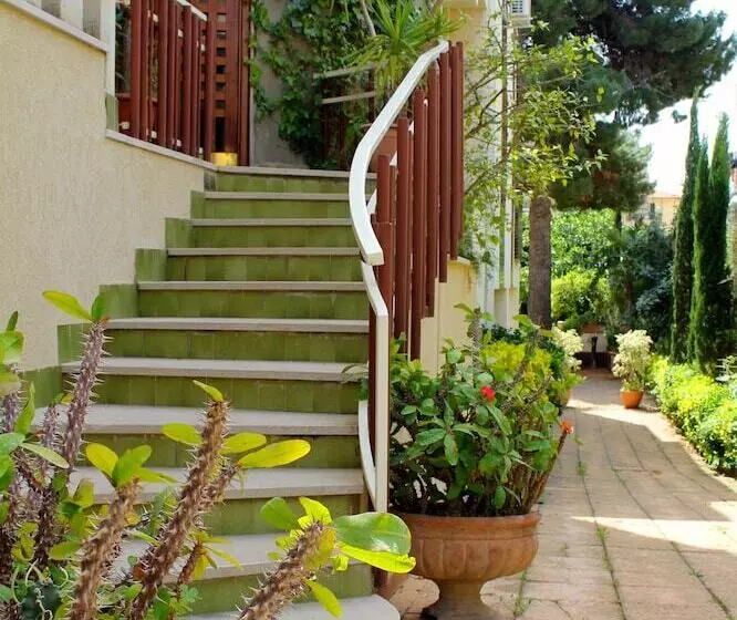 ペンション Gli Artisti Apartments & Rooms