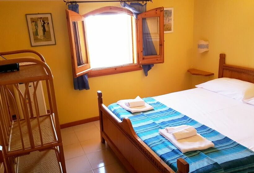 تختخواب و صبحانه La Baia Apartments