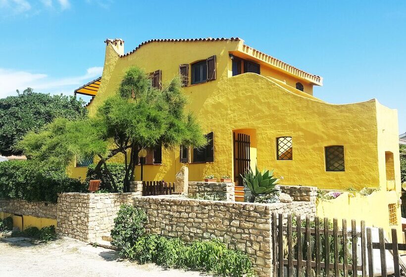 تختخواب و صبحانه La Baia Apartments