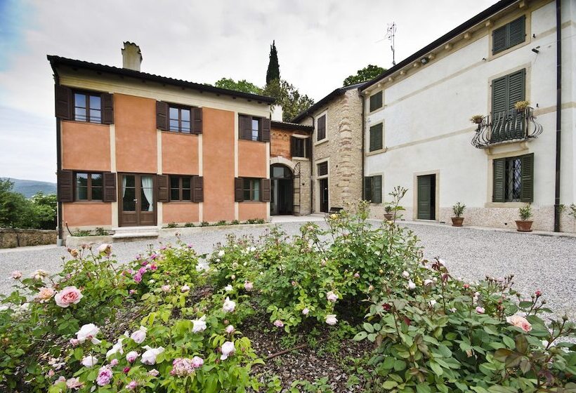 هتل روستایی Relais Villa Ambrosetti