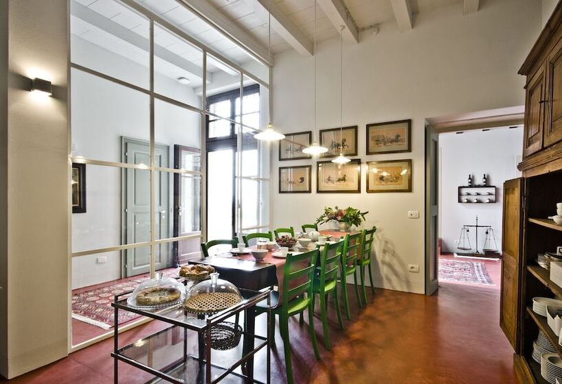 هتل روستایی Relais Villa Ambrosetti