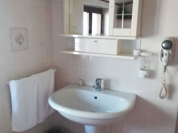 تختخواب و صبحانه Palinuroholiday