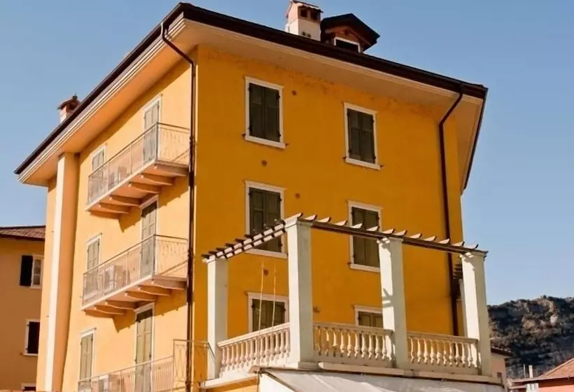 Hotelli Appartamenti Baia Azzurra