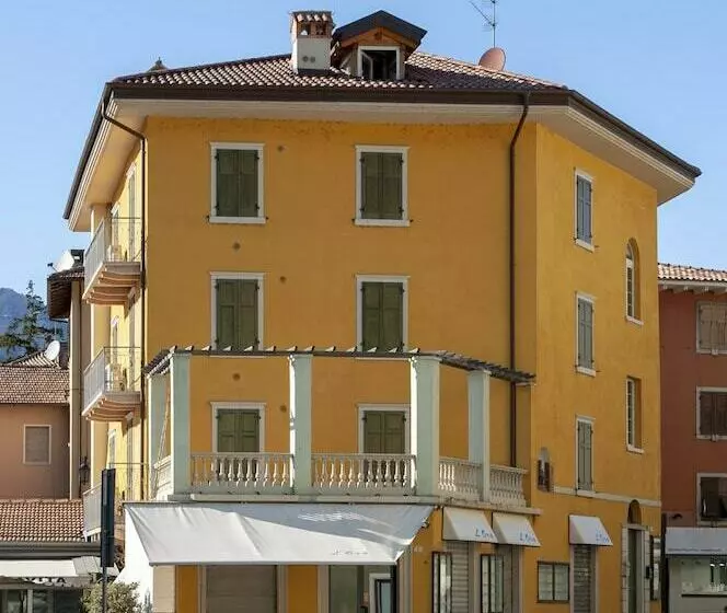 Hotelli Appartamenti Baia Azzurra