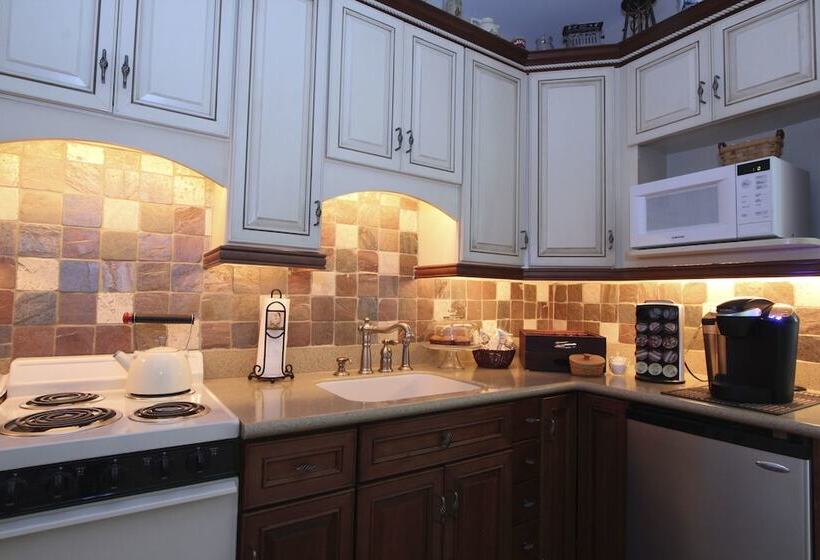 Maple Shade Bed & Breakfast