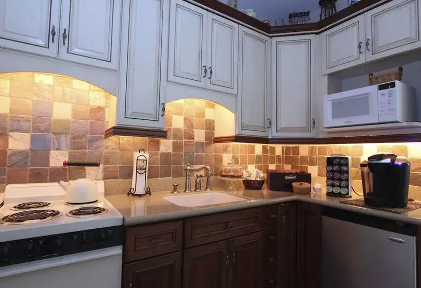 Maple Shade Bed & Breakfast