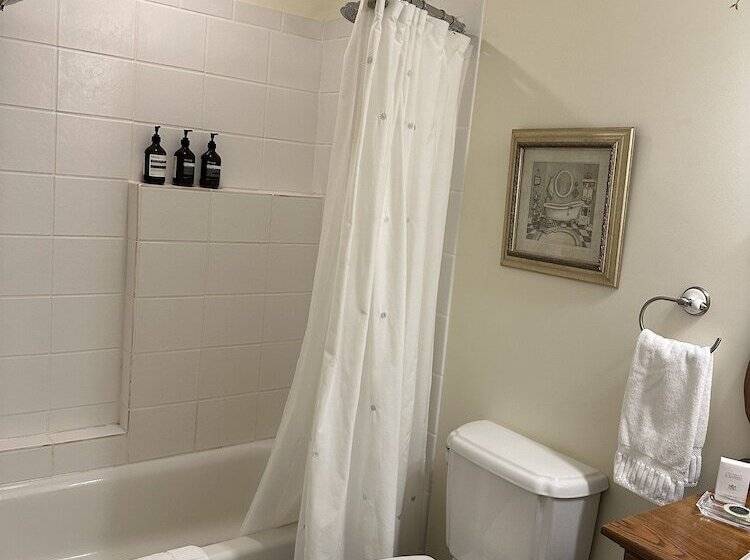 Maple Shade Bed & Breakfast