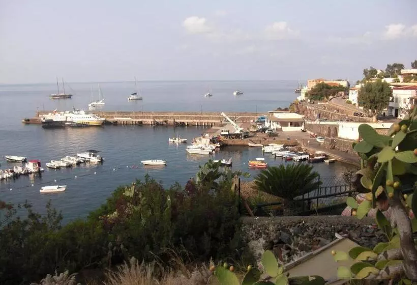 Villa Mariella Pittorino   Camere In B&b