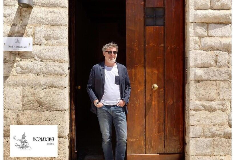 تختخواب و صبحانه Bonadies Suite