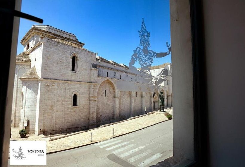 تختخواب و صبحانه Bonadies Suite