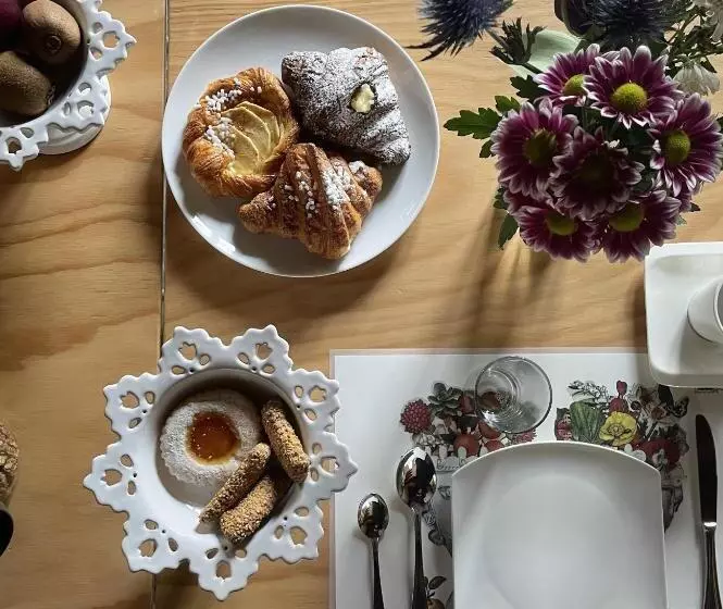 تختخواب و صبحانه Casa Miqvà   Rooms In Shared Apartment