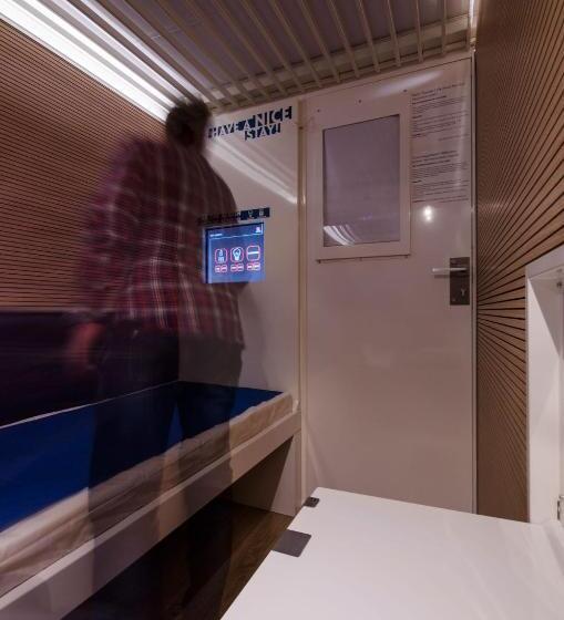 Otel Resting Pods   Zzzleepandgo Bgy Airport