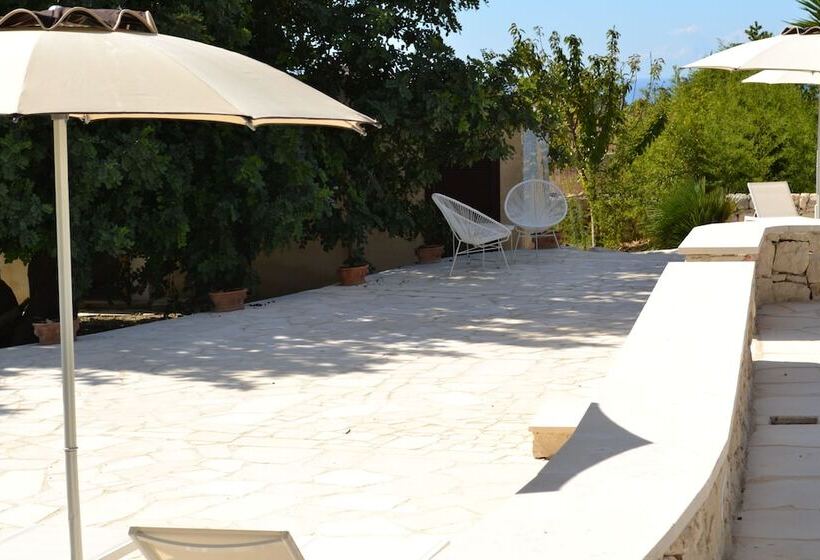 פנסיון Antica Masseria Timparuci