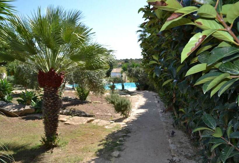 פנסיון Antica Masseria Timparuci