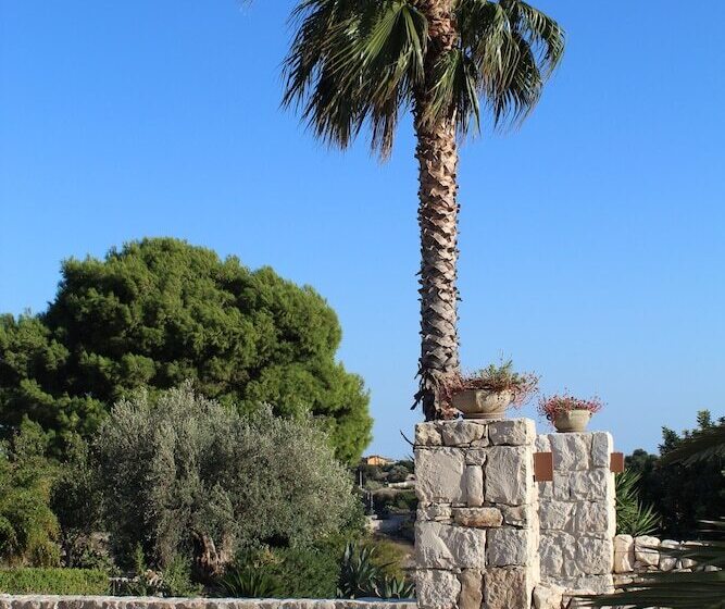 פנסיון Antica Masseria Timparuci