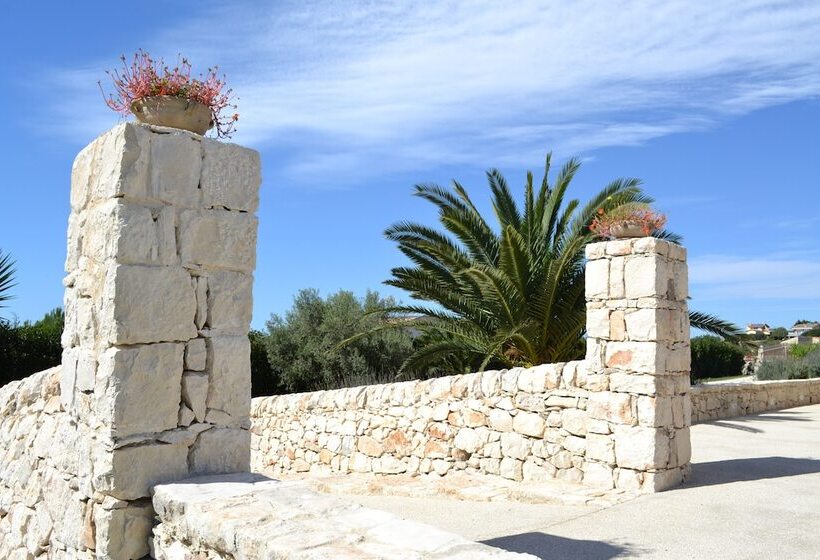 פנסיון Antica Masseria Timparuci