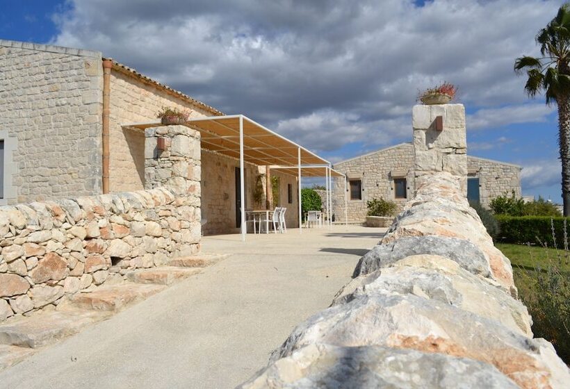 פנסיון Antica Masseria Timparuci