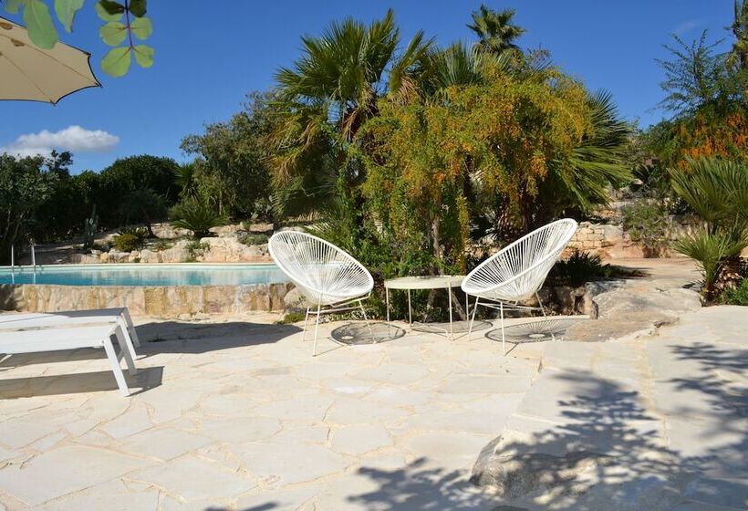 פנסיון Antica Masseria Timparuci