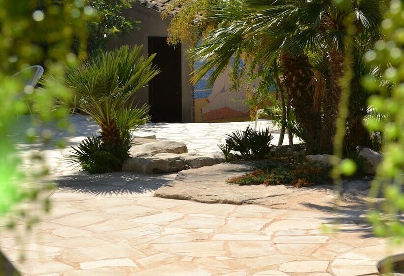 פנסיון Antica Masseria Timparuci