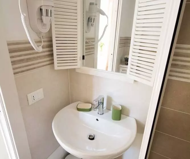 ペンション Emily Rooms