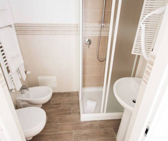 بنسيون Emily Rooms