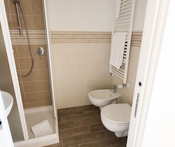 بنسيون Emily Rooms