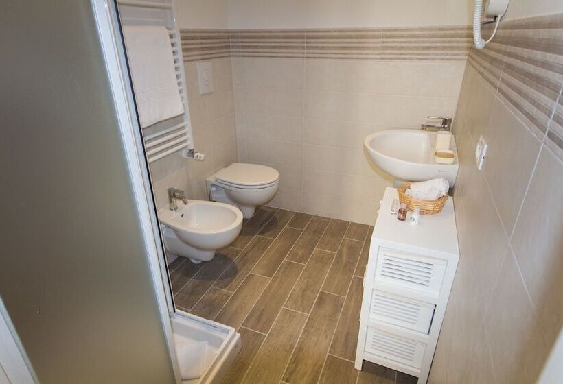 بنسيون Emily Rooms