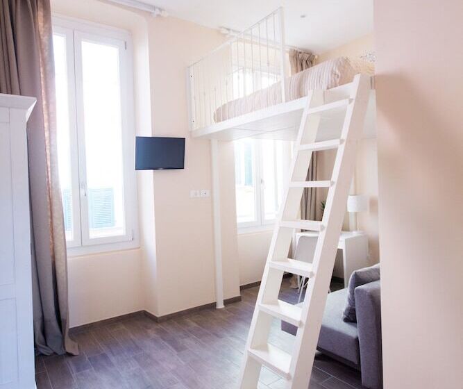 بنسيون Emily Rooms