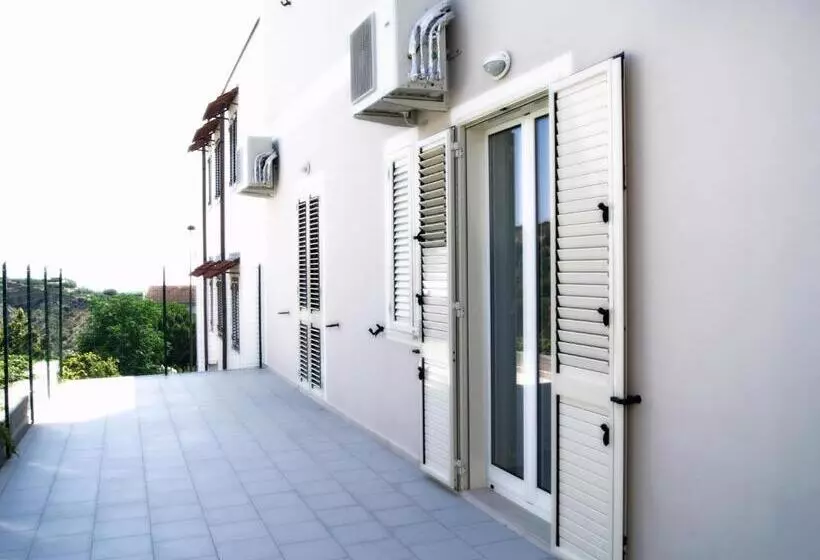 ベッドアンドブレックファースト La Poesia