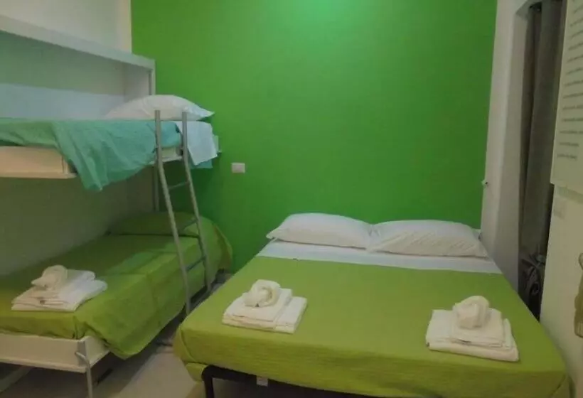 ベッドアンドブレックファースト La Poesia