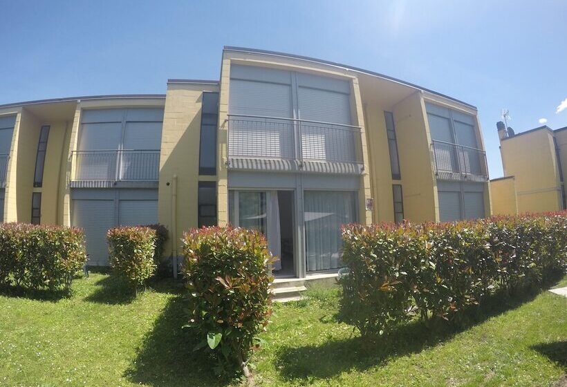 בית מלון כפרי Camping Villaggio Paradiso