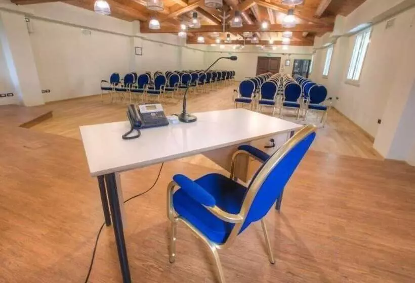 Hotelli Il Duca Del Montefeltro