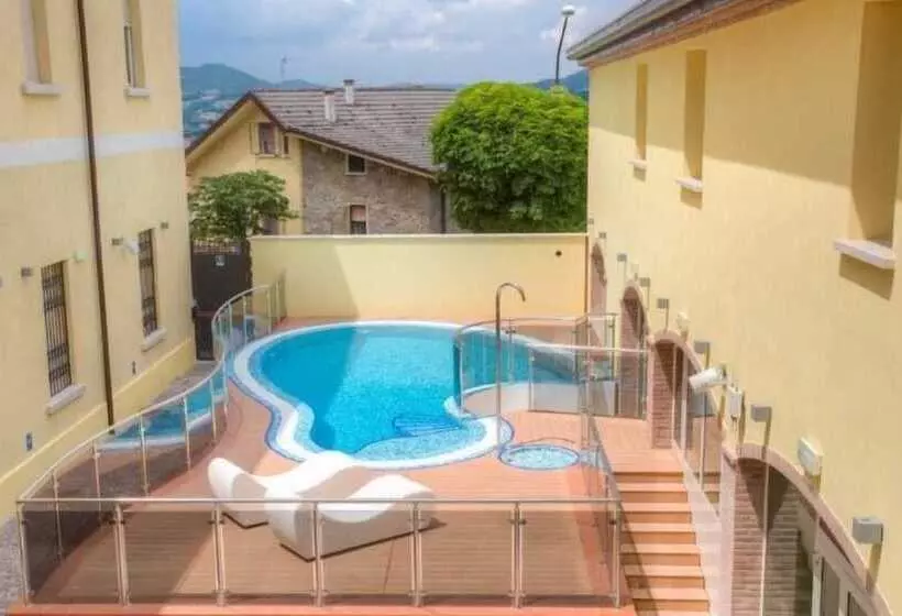 Hotelli Il Duca Del Montefeltro