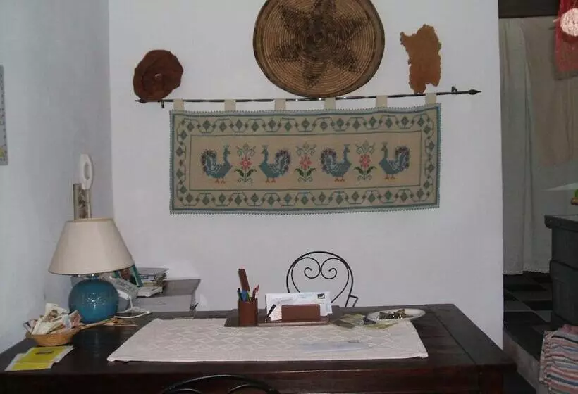 ベッドアンドブレックファースト Su Cantaru Guesthouse