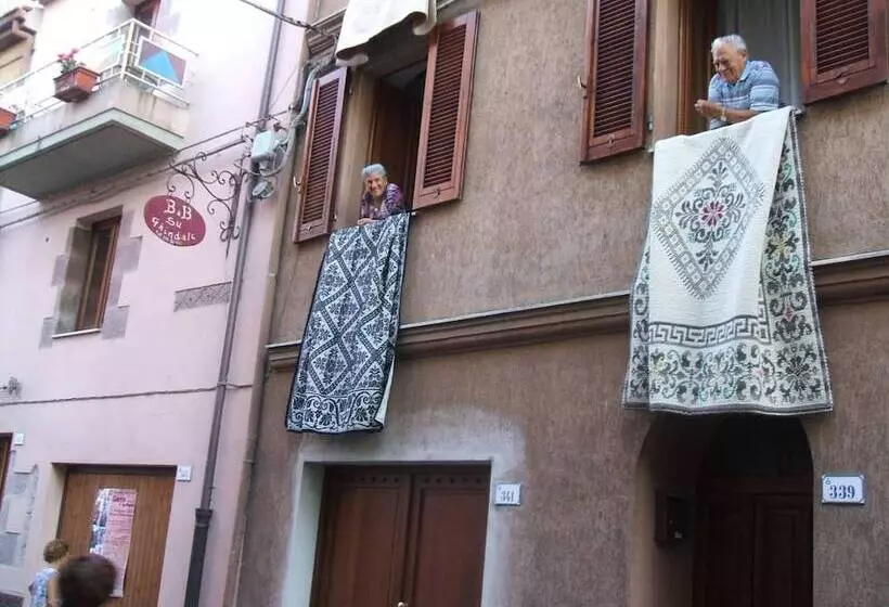 ベッドアンドブレックファースト Su Cantaru Guesthouse