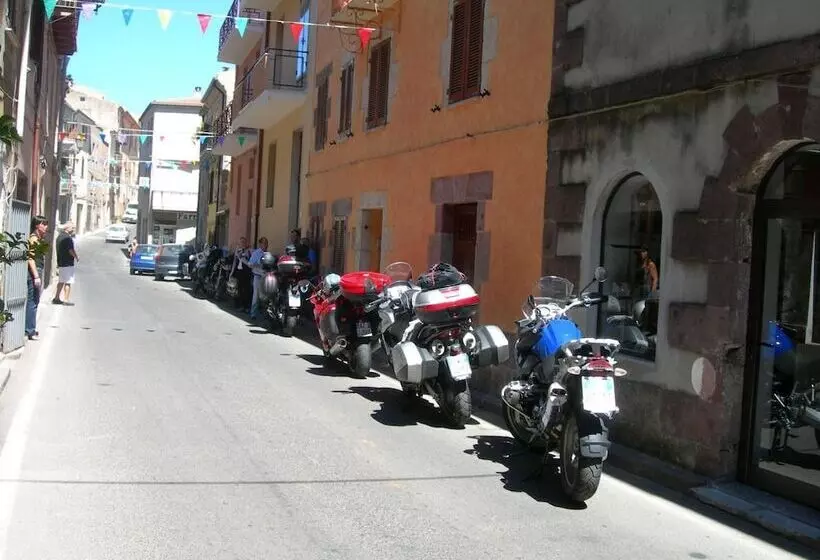 ベッドアンドブレックファースト Su Cantaru Guesthouse