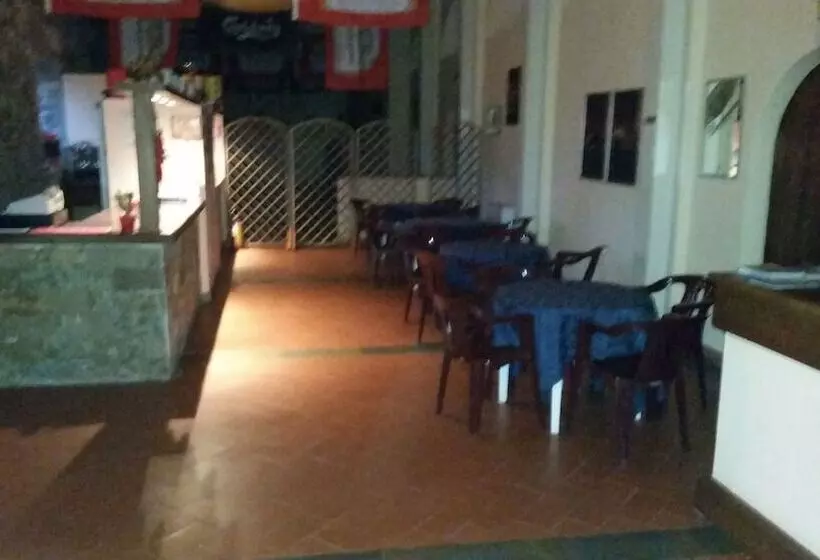 Hotelli Albergo Il Chiostro