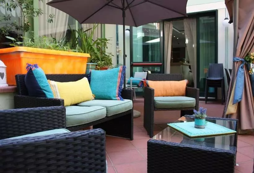 Отель Ambrosiano