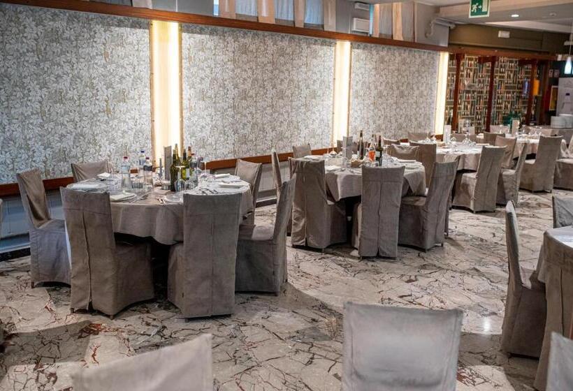 ホテル Ambrosiano